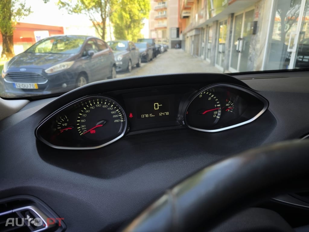 Peugeot 308 1.6 BlueHDi Style J17