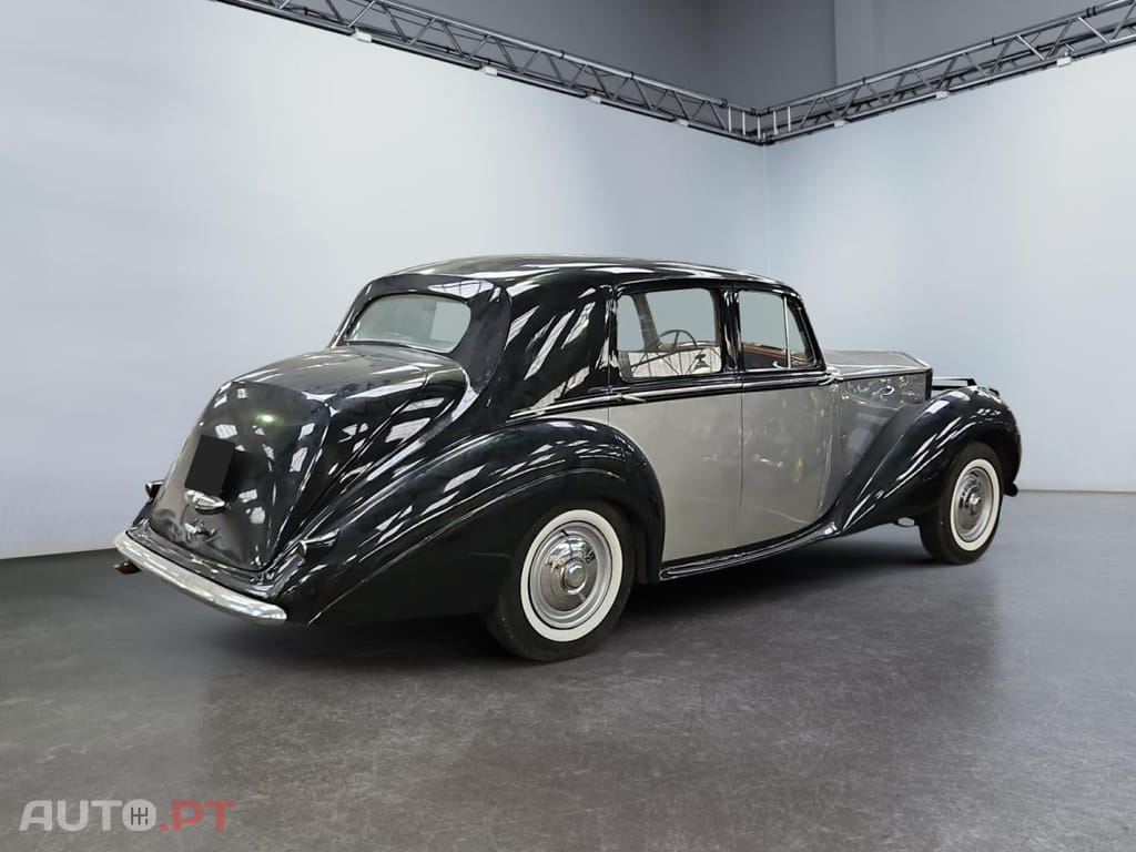 Rolls Royce Silver Dawn Silver