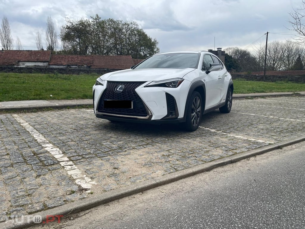 Lexus UX 250h