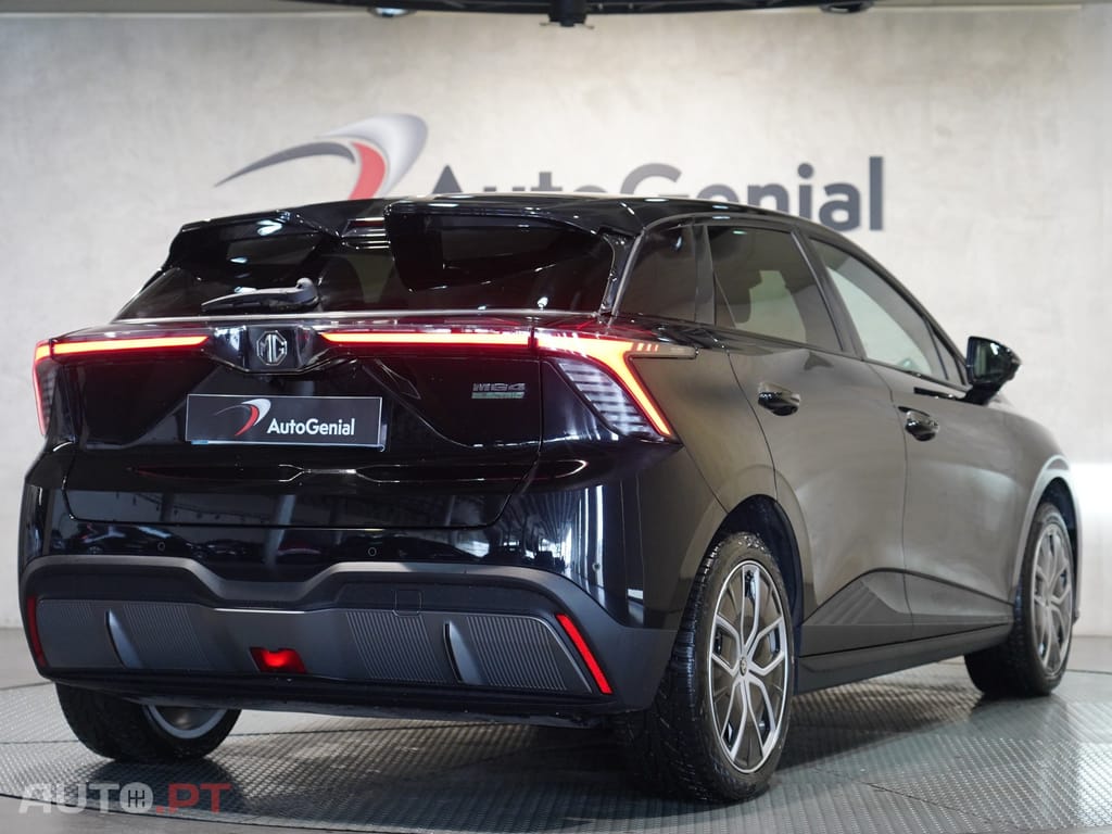 MG MG4 64 kWh Luxury