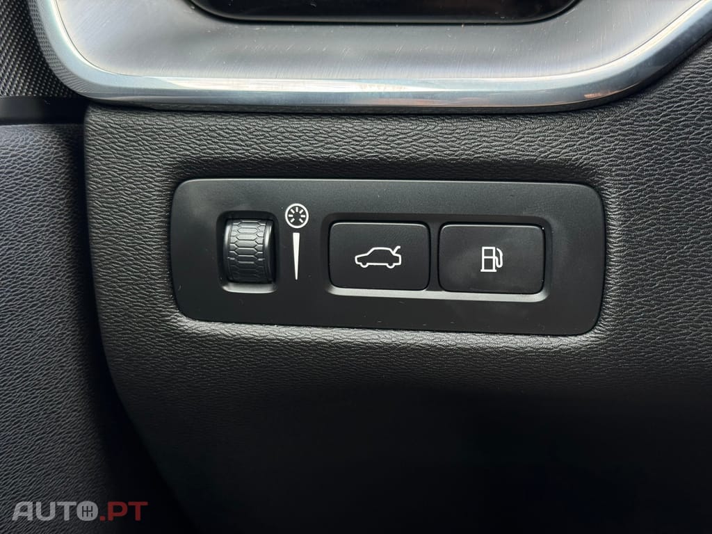 Volvo XC60 2.0 T8 PHEV Momentum Plus AWD