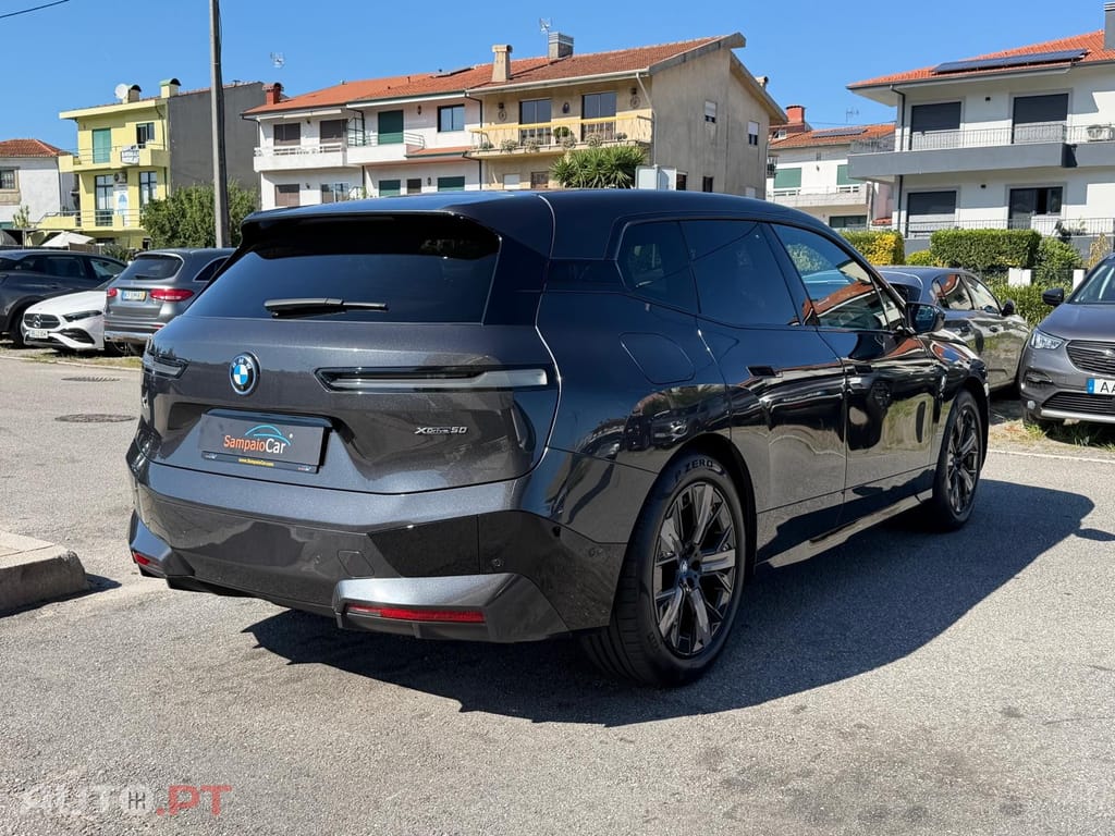 BMW iX xDrive 50 Pack Desportivo