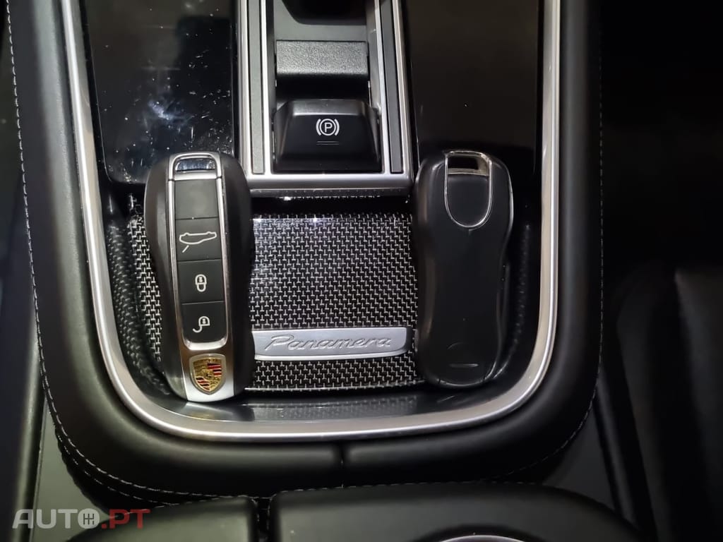 Porsche Panamera 4 E-Hybrid Platinum Edition