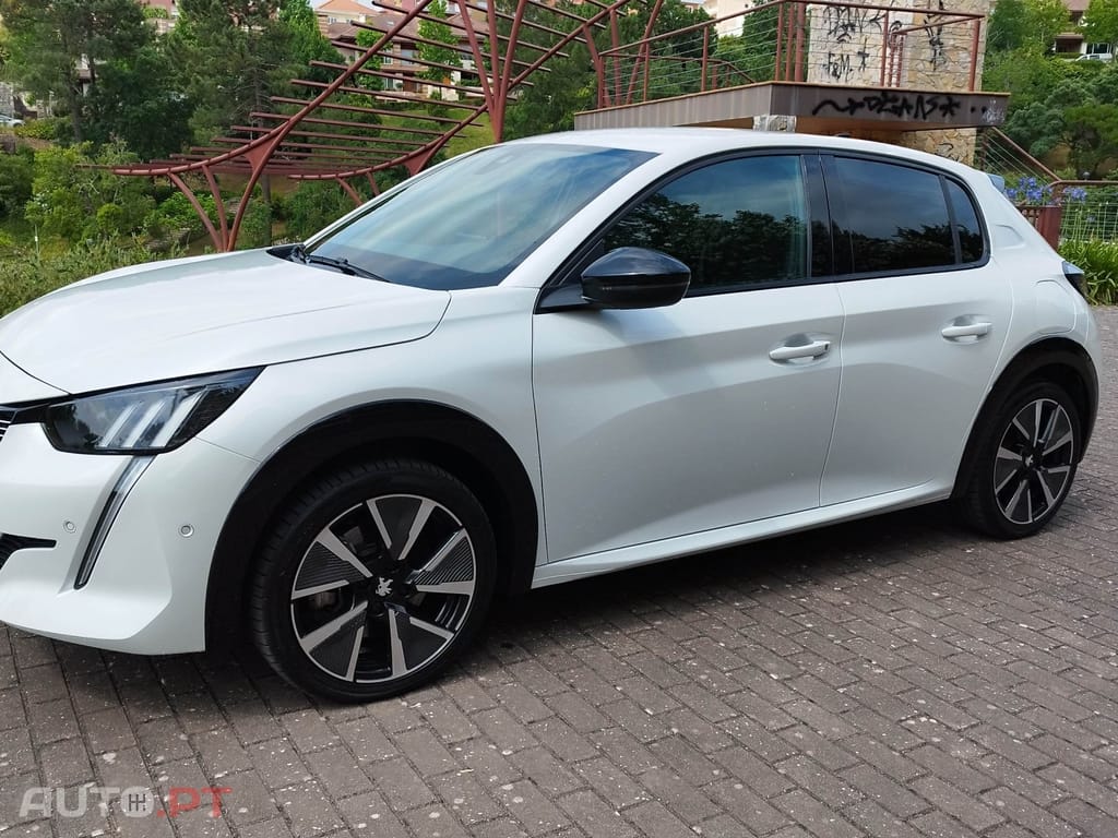 Peugeot E-208 50 kWh GT