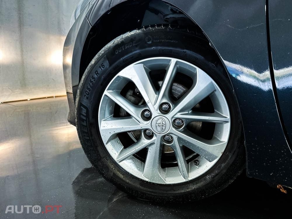 Toyota Corolla 1.4 D-4D Exclusive +Navi MM