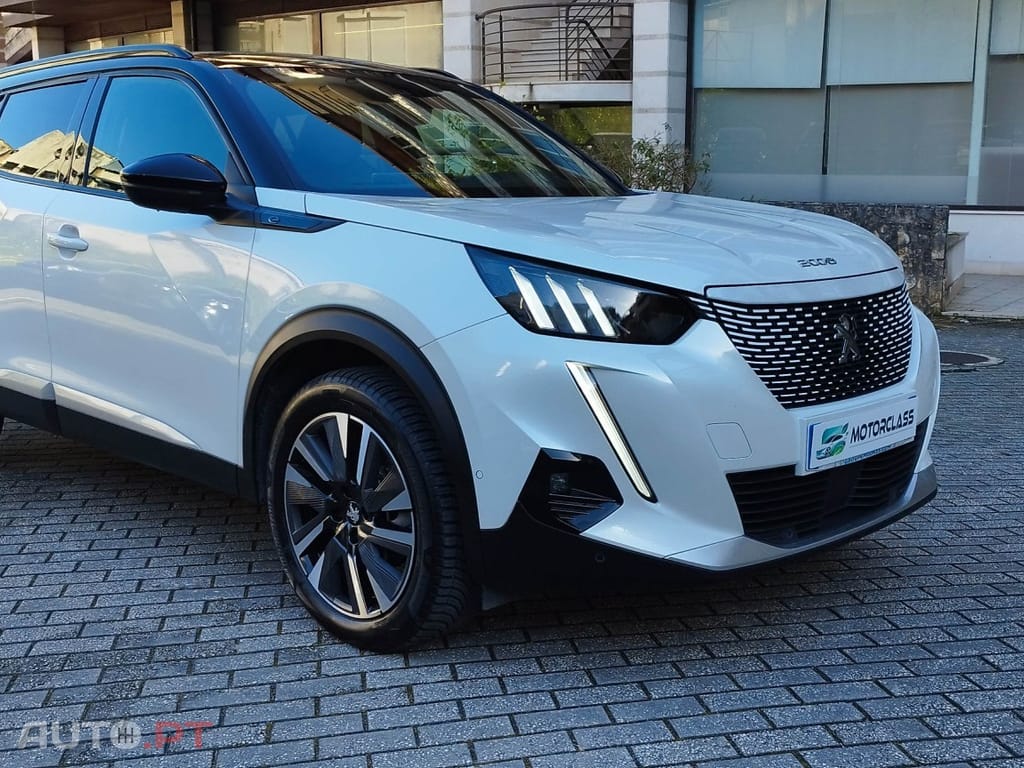 Peugeot E-2008 50 kWh GT