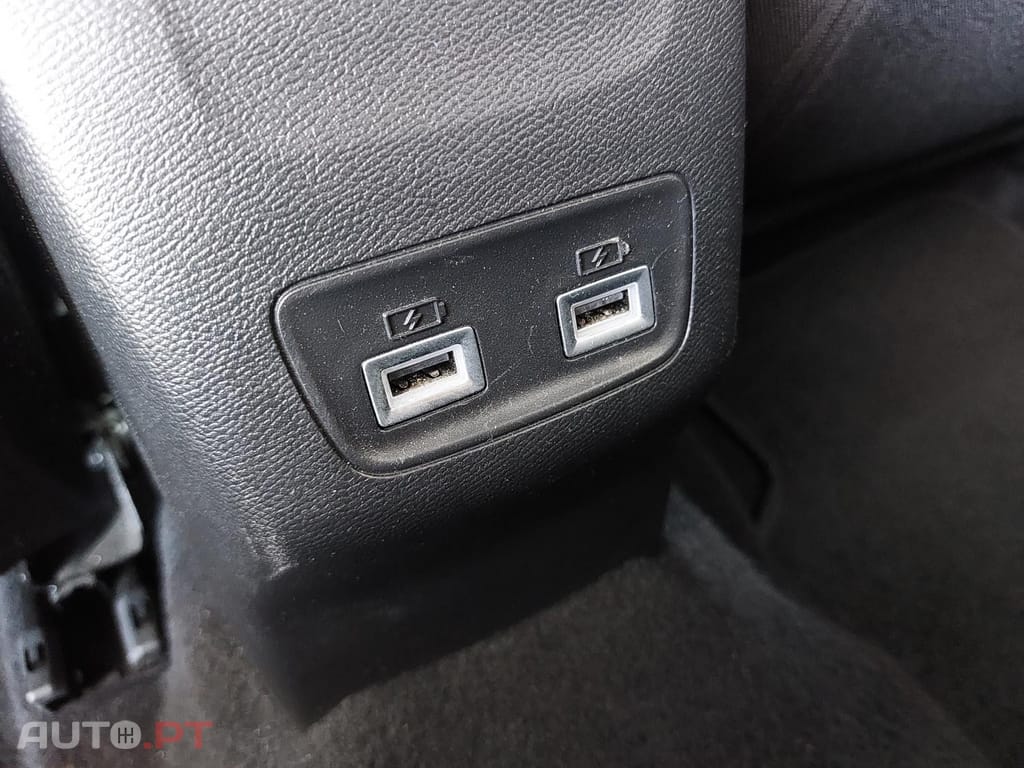 Peugeot E-2008 50 kWh Active Pack