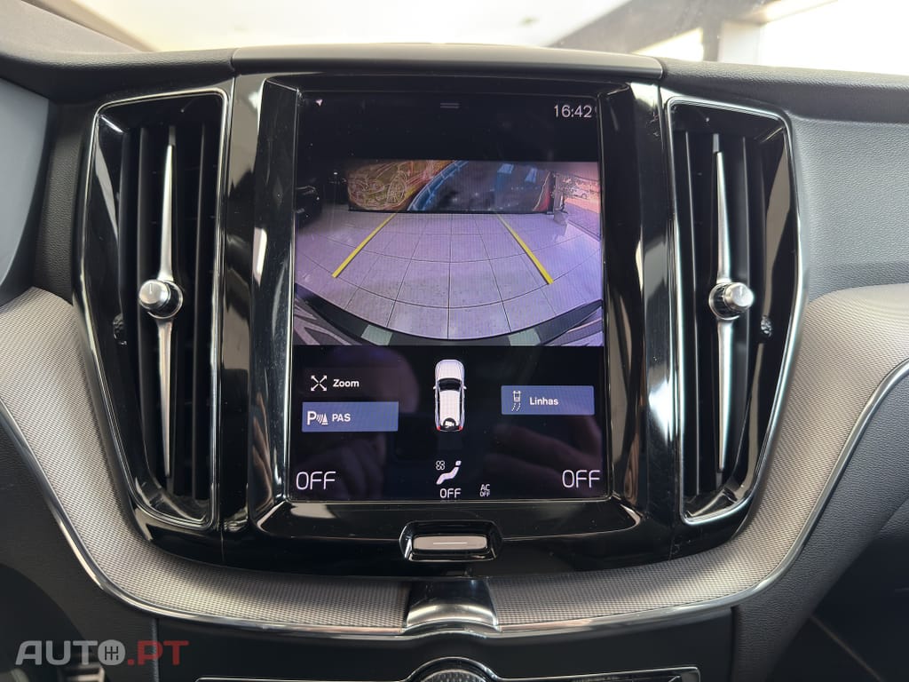Volvo XC60 2.0 T8 PHEV R-Design AWD