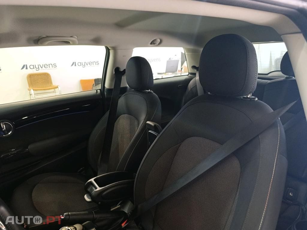 MINI Cooper Cooper Premium Essential Auto