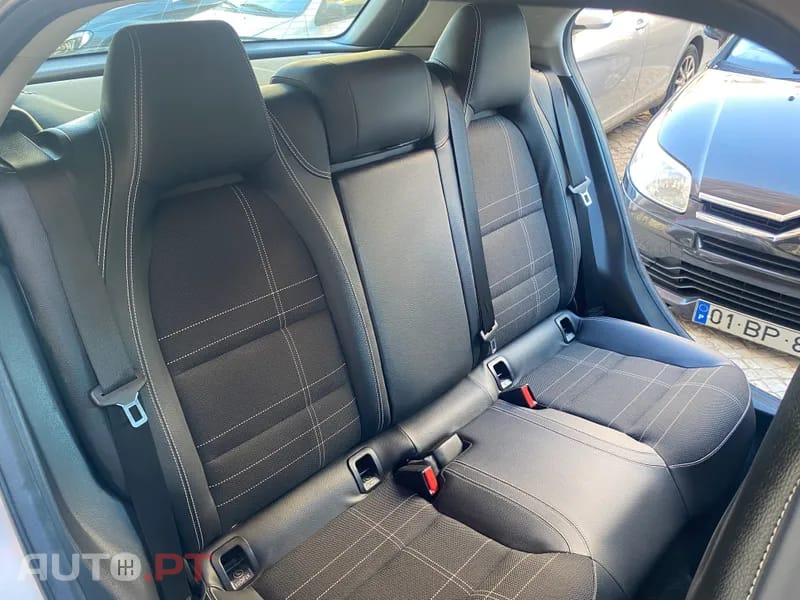 Mercedes-Benz GLA 180 180