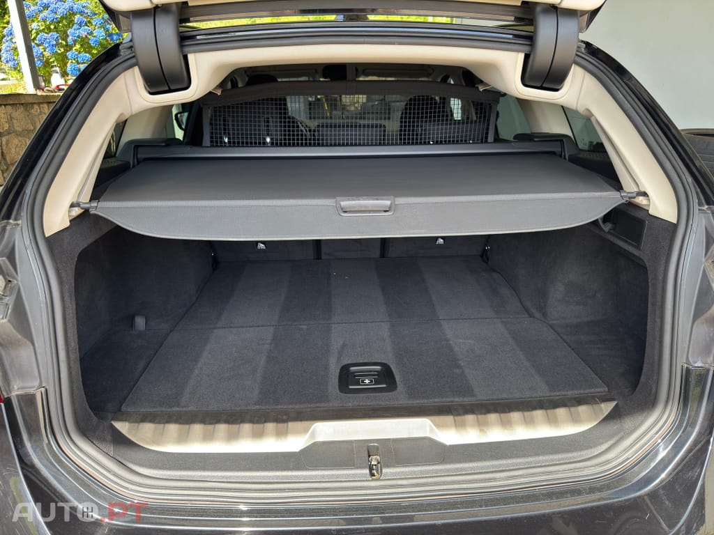 BMW 330 e Touring Corporate Edition Auto
