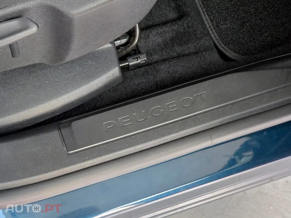 Peugeot 3008 1.6 Hybrid Allure e-EAT8