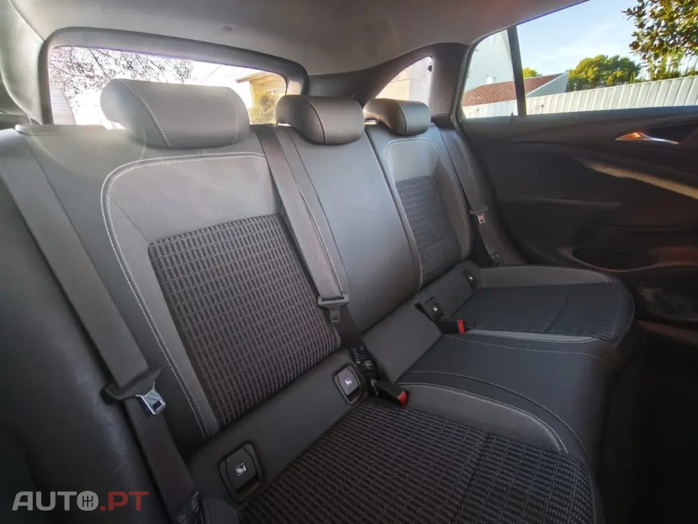Opel Astra Sports Tourer 1.5 D S&S Auto Business Elegance