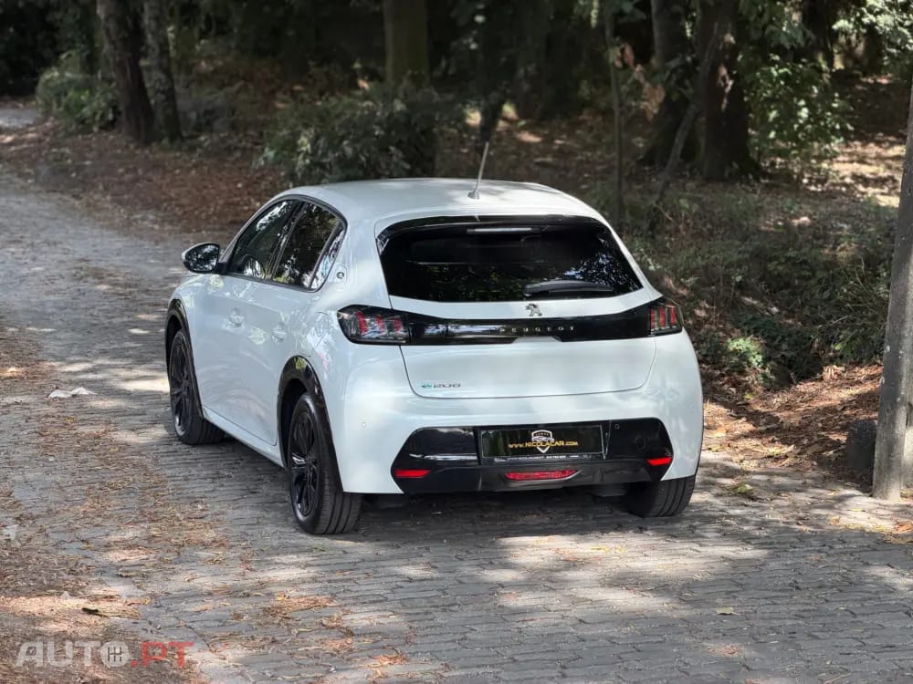 Peugeot E-208 50 kWh Allure Pack