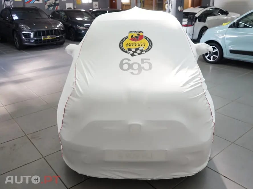 Abarth 695 Outro