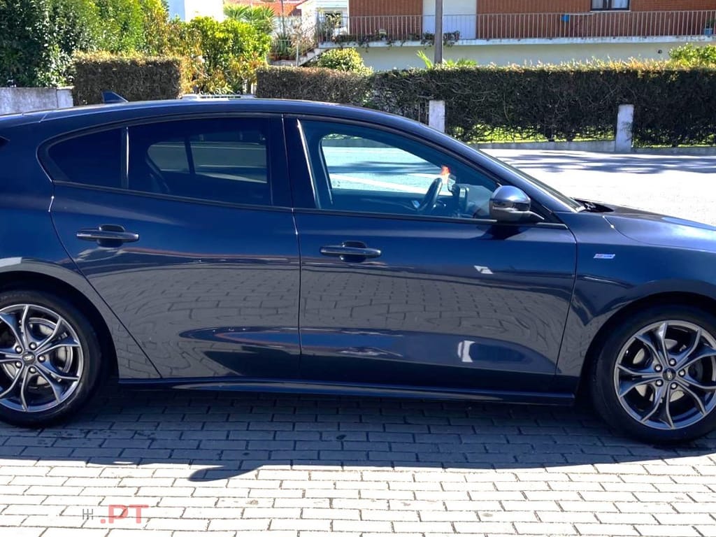 Ford Focus 1.0 EcoBoost Hybrid ST-LINE