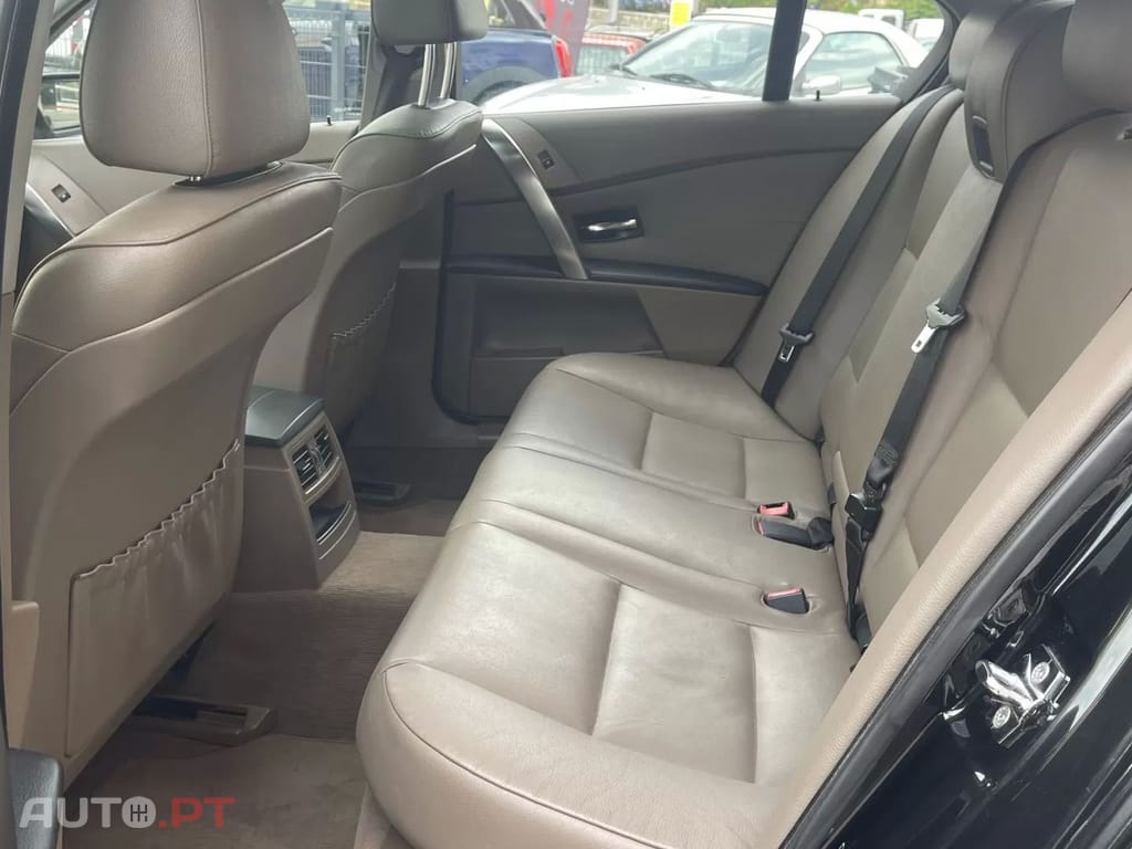 BMW 530 DA SPORT LOOK M (NACIONAL)