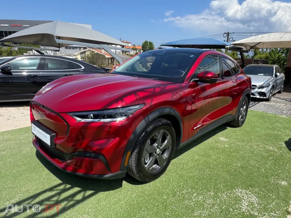 Ford Mustang Mach-E Alargada