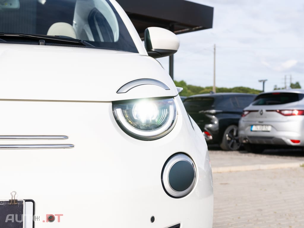 Fiat 500e 42kWh la Prima (by Bocelli)