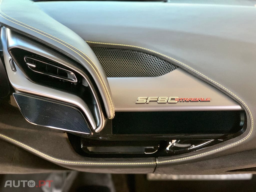 Ferrari SF90 Stradale Carbon/Lift/Racing