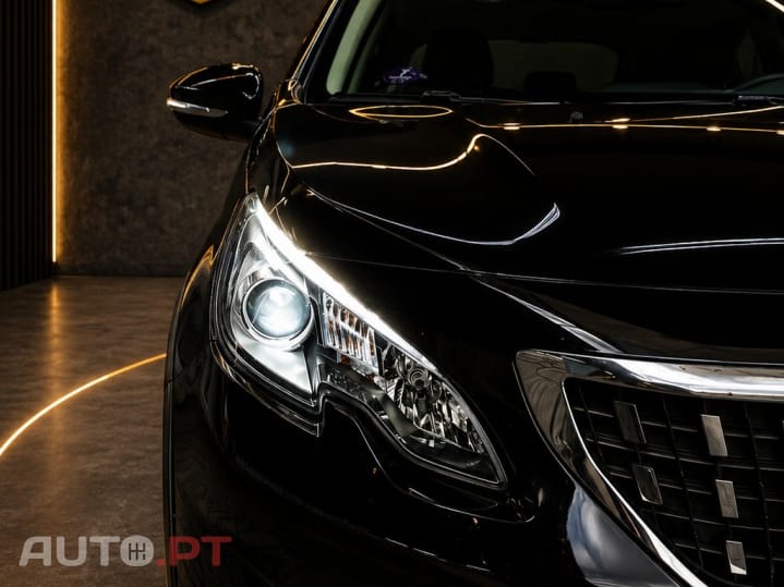 Peugeot 2008 1.2 PureTech Allure EAT6