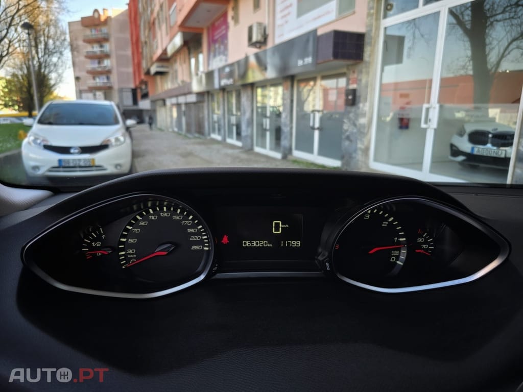 Peugeot 308 1.5 BlueHDi Style J17