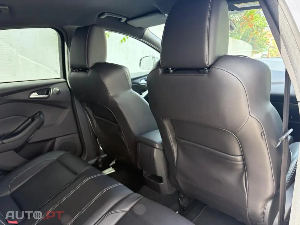 Ford Focus 2.0 EcoBoost ST c/ Pack Pele Desportiva