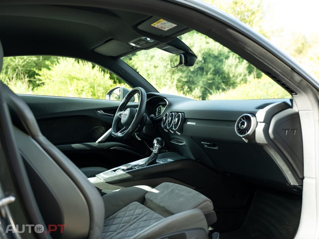 Audi TT 2.0 TFSI quattro S-line S tronic