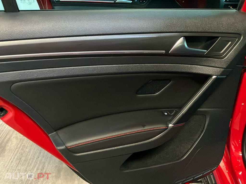 Volkswagen Golf 2.0 TSI GTI DSG Performance