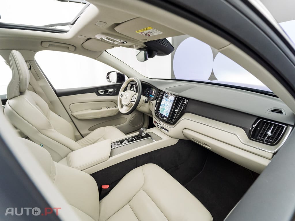 Volvo XC60 2.0 T6 PHEV Core AWD