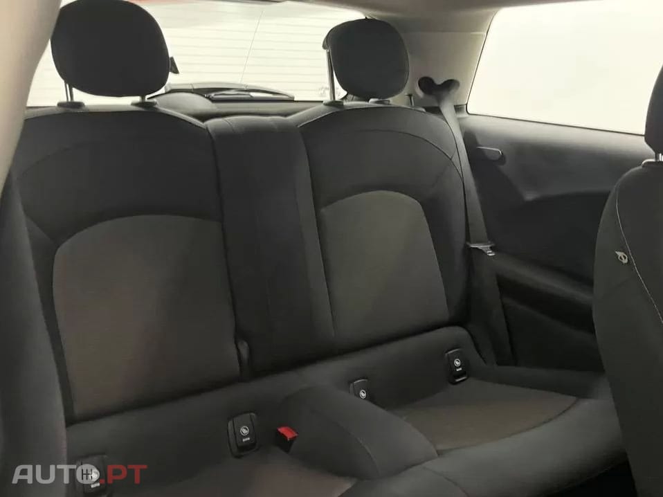 MINI One D - GPS/BLACK DETAILS