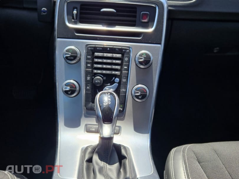 Volvo V60 2.4 D6 Momentum AWD Phev