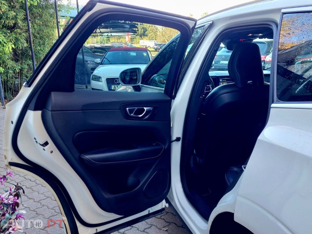 Volvo XC60 2.0 T8 PHEV R-Design AWD