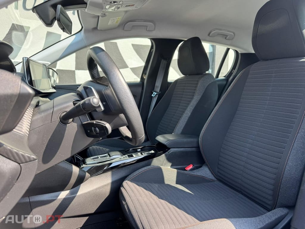 Peugeot 208 PureTech 130 EAT8 Allure Pack