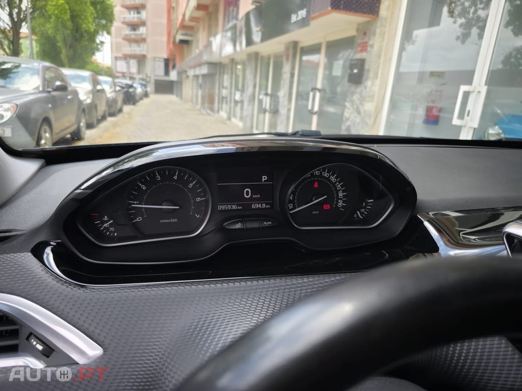Peugeot 208 1.2 PureTech Allure EAT6