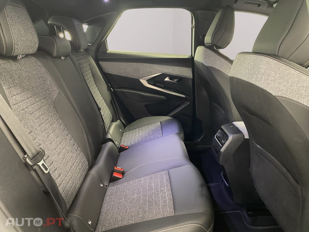 Peugeot 3008 1.2 Hybrid Allure e-DCS6