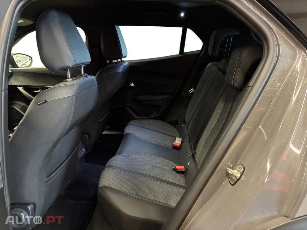 Peugeot 2008 1.2 PureTech Allure EAT8