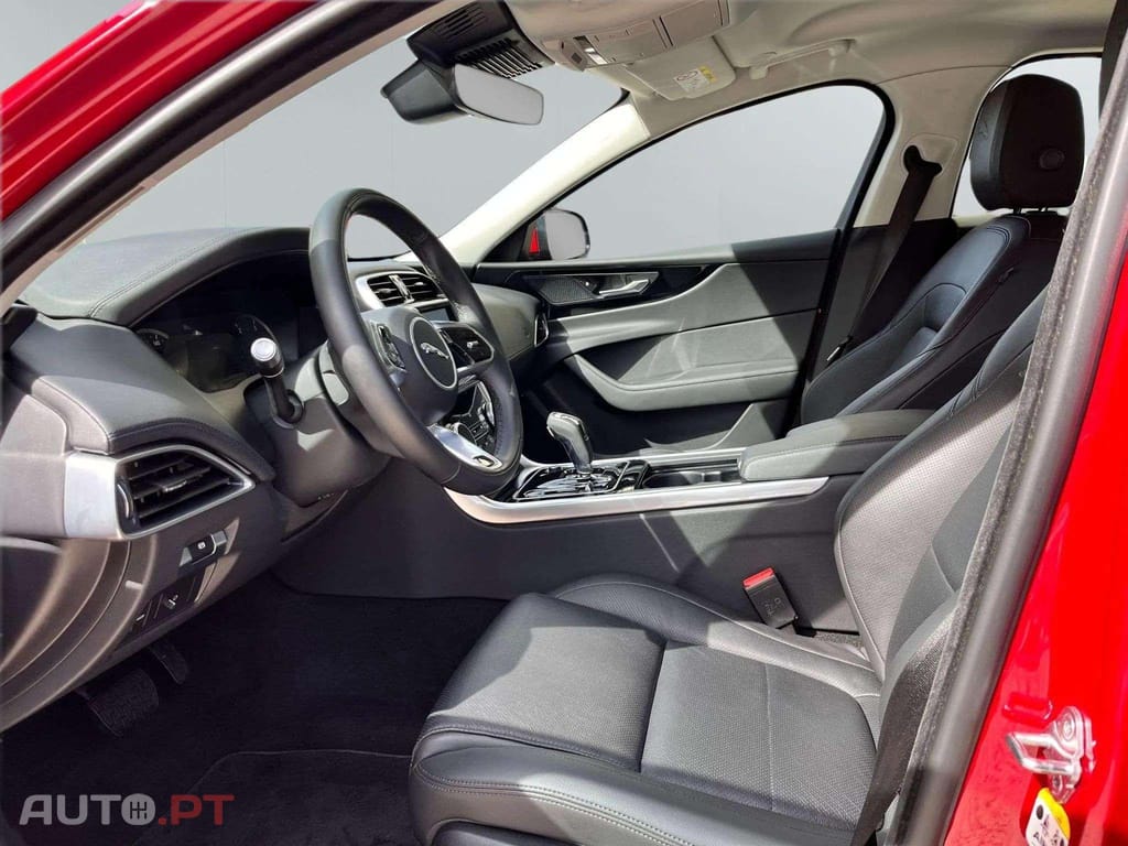 Jaguar XE 200d R Dynamic RED 