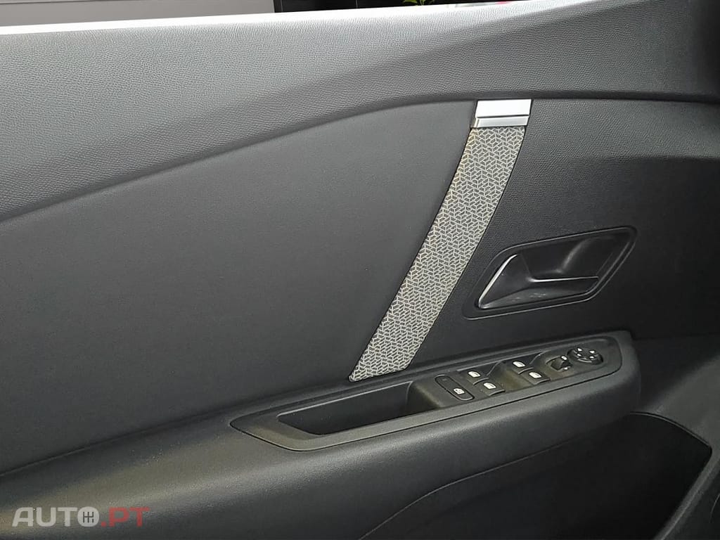 Citroen C4 BlueHDi 130 Stop&Start EAT8 SHINE
