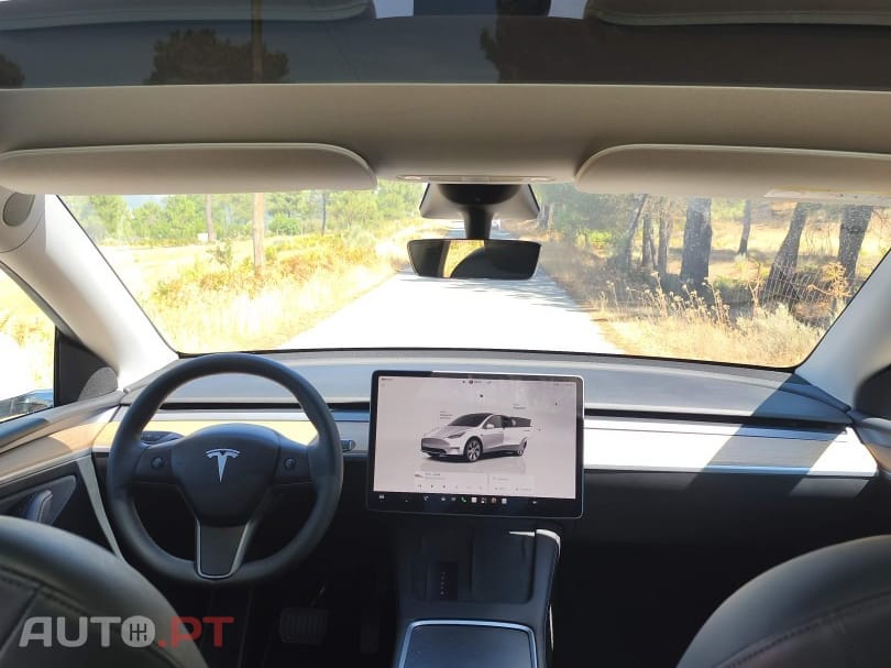 Tesla Model Y SR RWD — fotografia 18