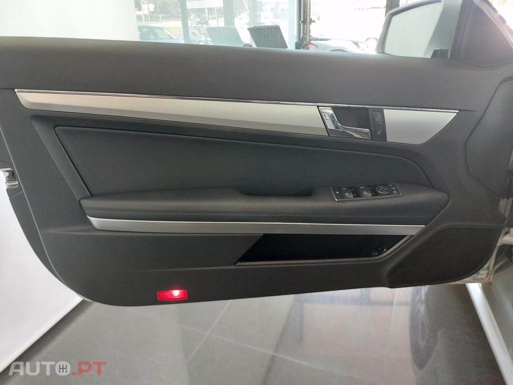 Mercedes-Benz E 220 CDI Avantgarde BlueEfficiency