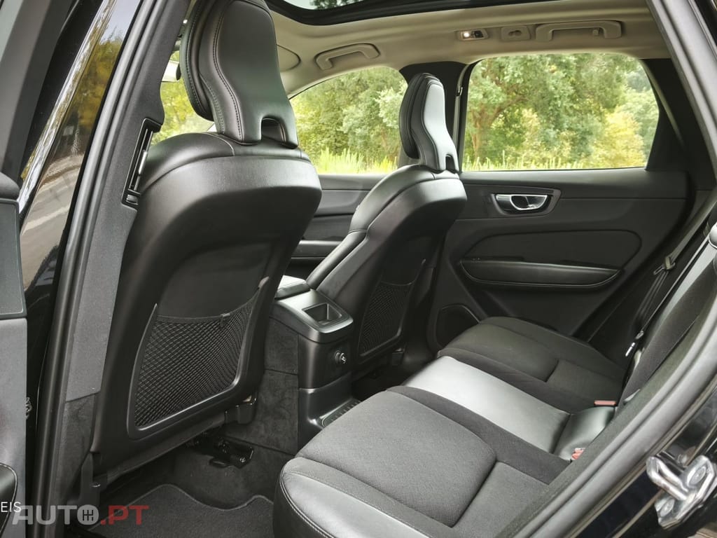 Volvo XC60 2.0 T8 PHEV Momentum Plus AWD
