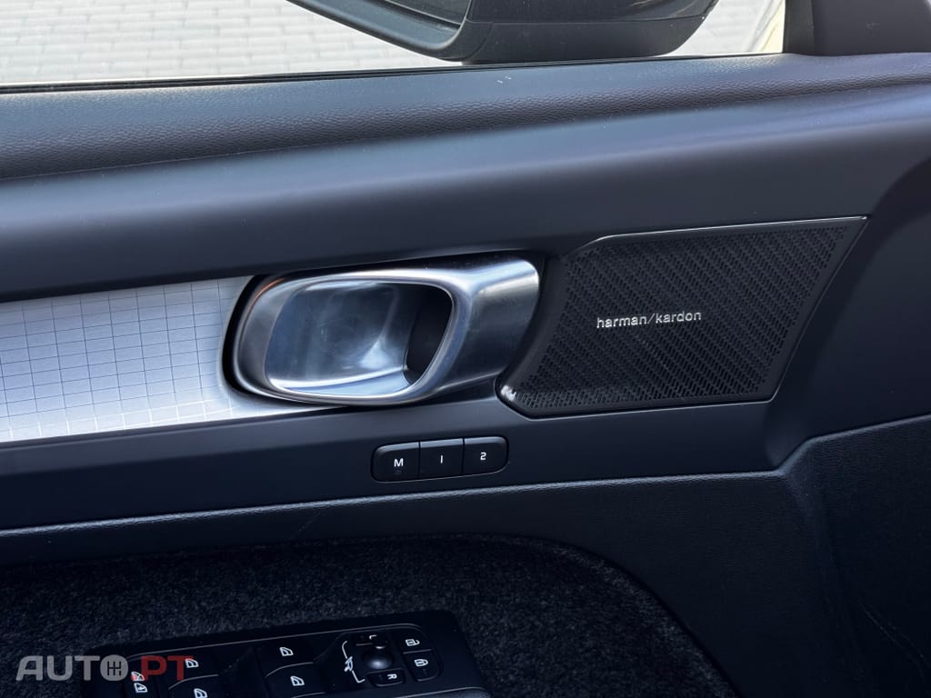 Volvo XC40 1.5 T2 Plus Dark Auto