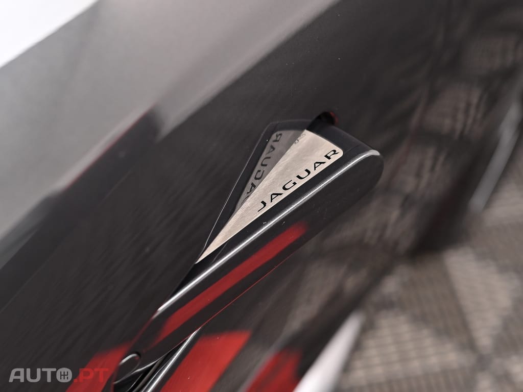 Jaguar F-Type 2.0 i4 Chequered Flag