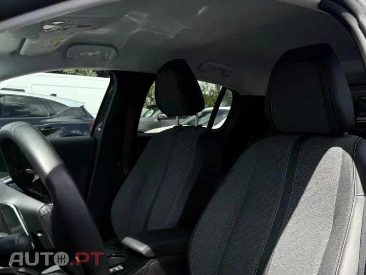 Peugeot 208 1.2 Hybrid Allure e-DCS6