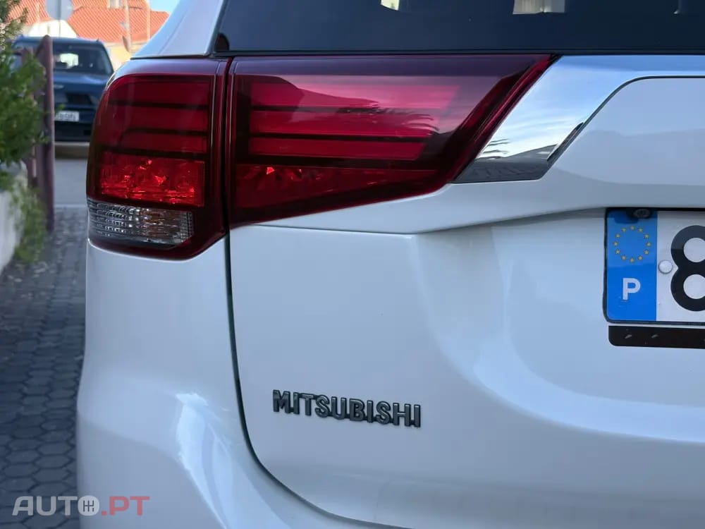 Mitsubishi Outlander 2.2 DI-D Instyle Navi