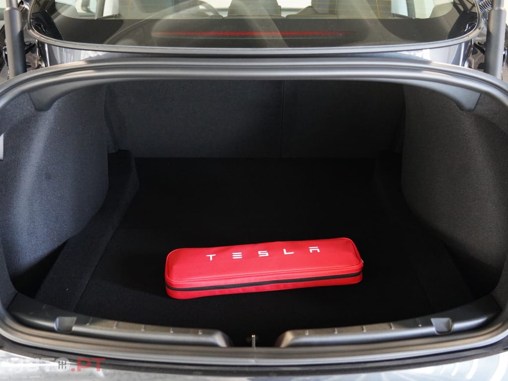 Tesla Model 3 Tração Traseira