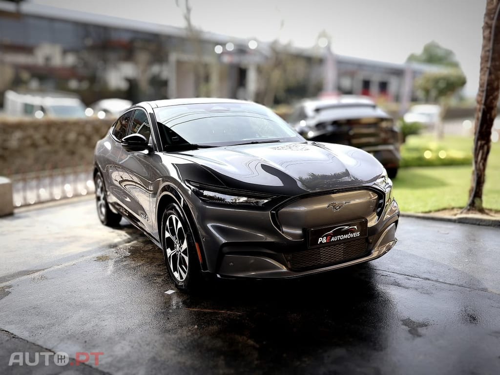 Ford Mustang Mach-E AWD PREMIUM