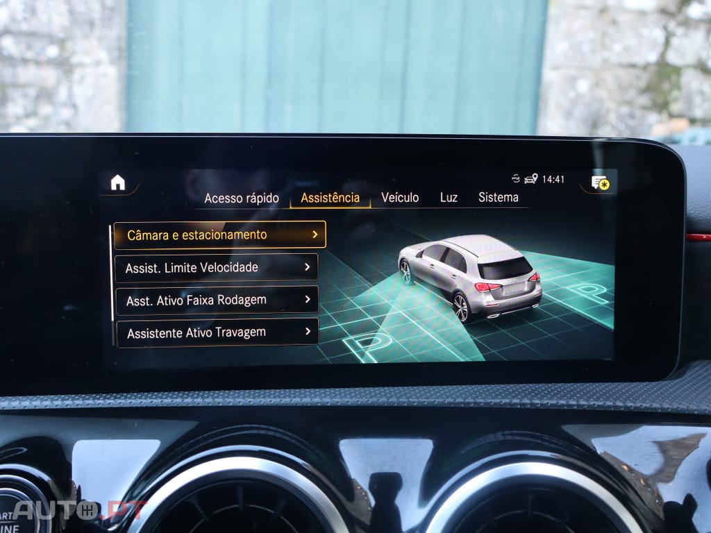 Mercedes-Benz A 250 e AMG Line