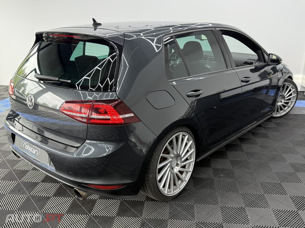 Volkswagen Golf 2.0 TSI GTI DSG